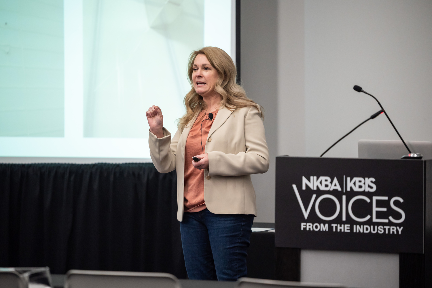 KBIS25-VFTI A speaker presents at the VFTI Conference at KBIS 2024