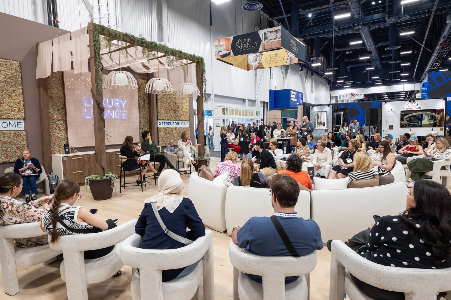 A crowd looks on at an engaging presentation at KBIS 2024 Global Connect Lounge
