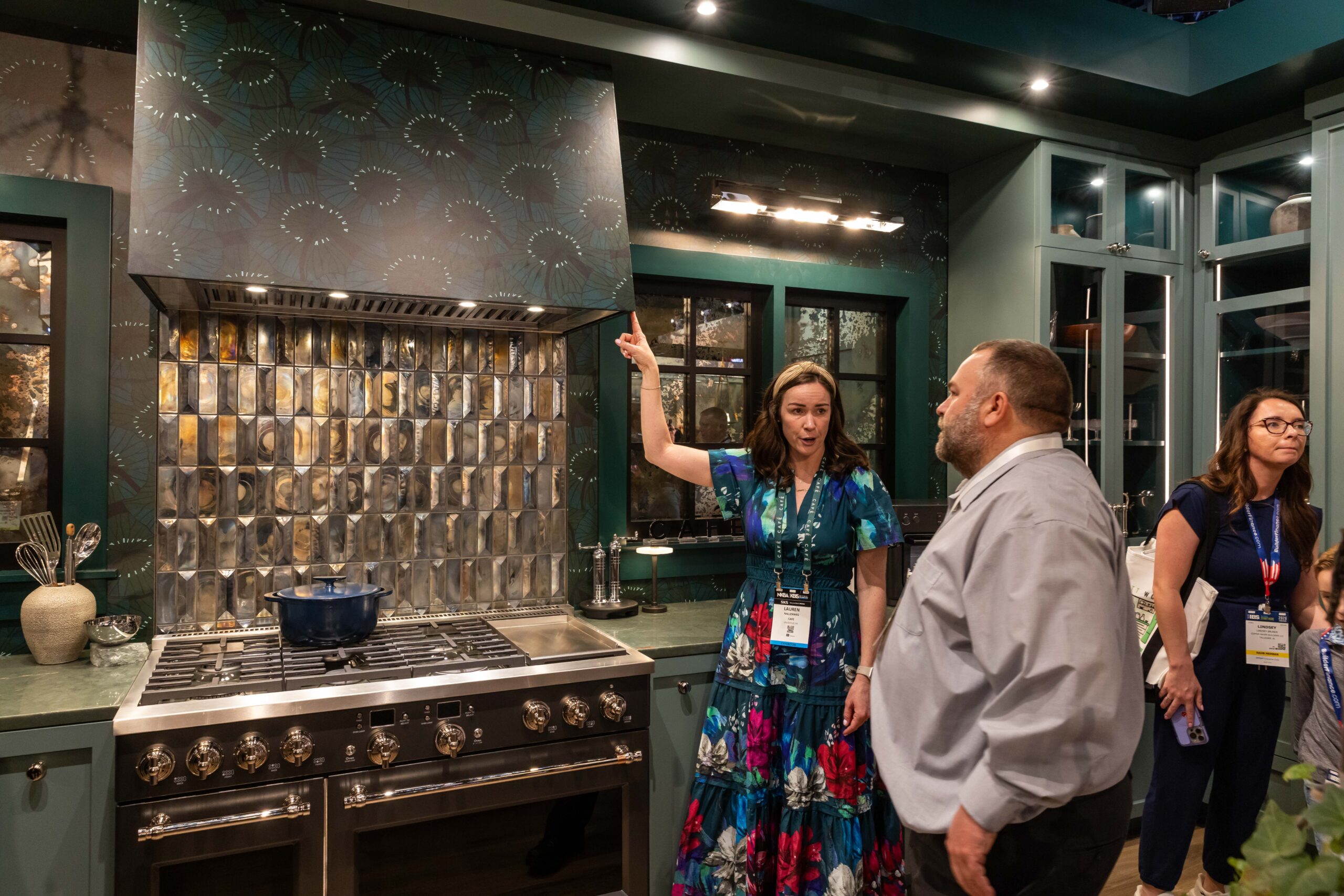 Attendees take a photo outside of KBIS 2024